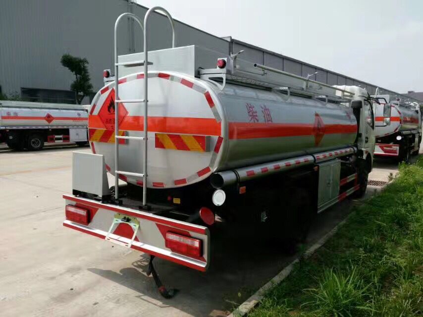 國五東風專底運油車