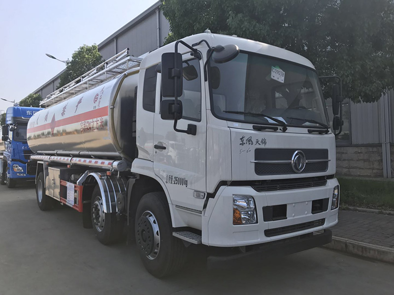 東風(fēng)天錦小三軸國五19.9方鋁合金油罐車