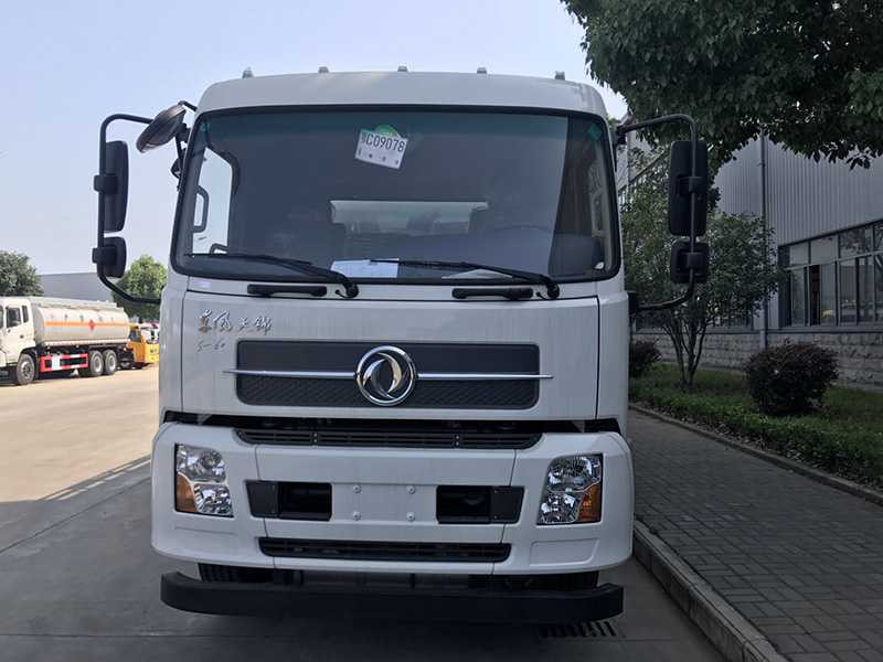 東風(fēng)天錦小三軸國(guó)五19.9方鋁合金油罐車