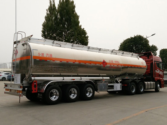解放JH6國(guó)五鋁合金半掛油罐車(chē)