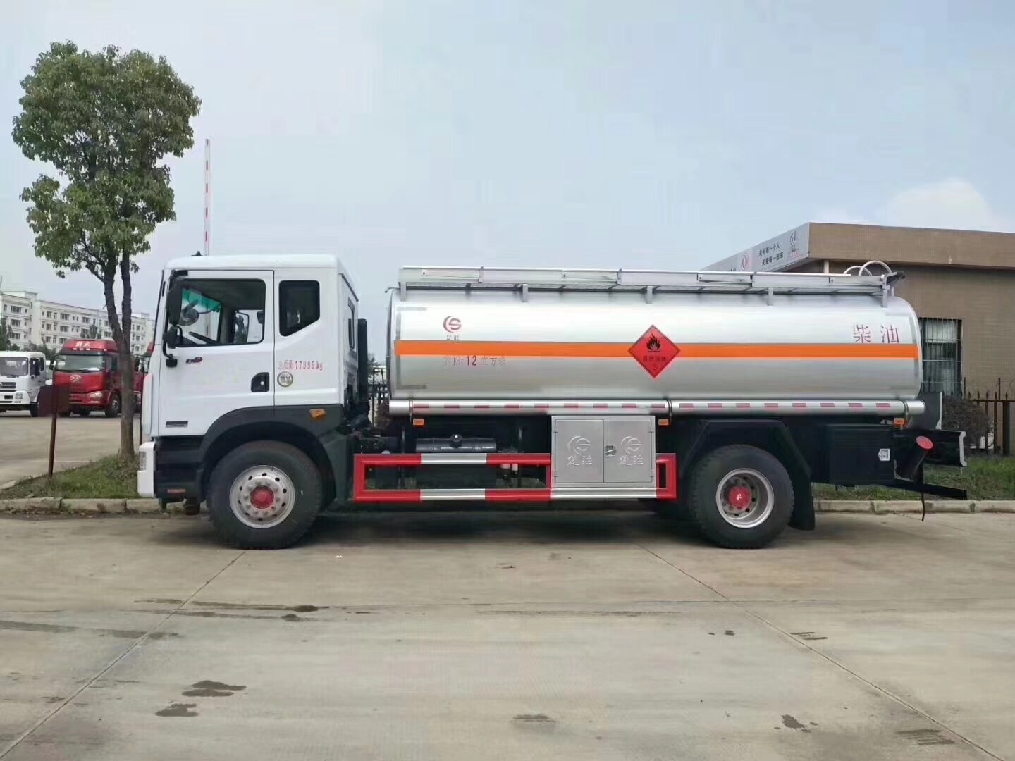 東風(fēng)D9運油車