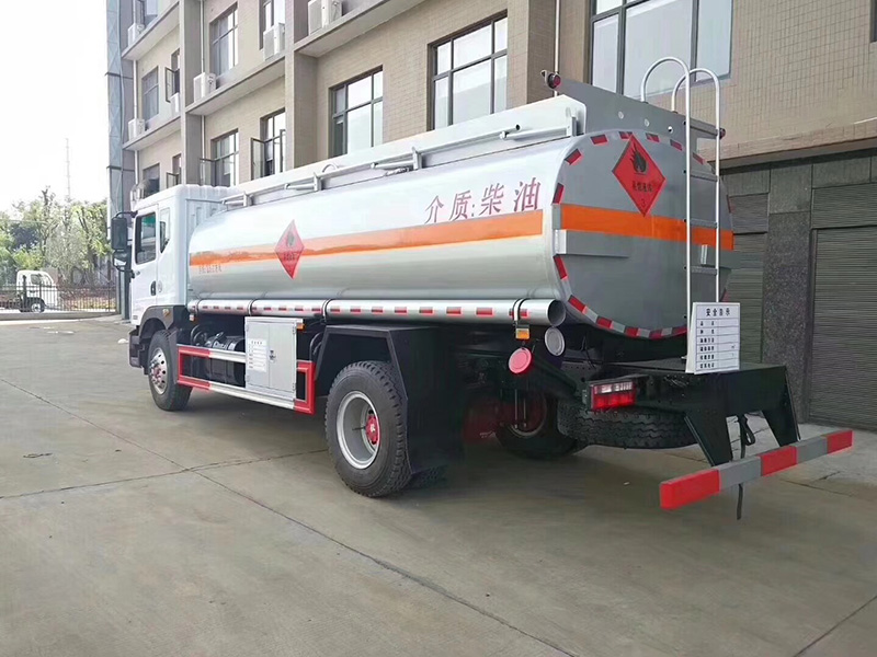 東風(fēng)D9運油車