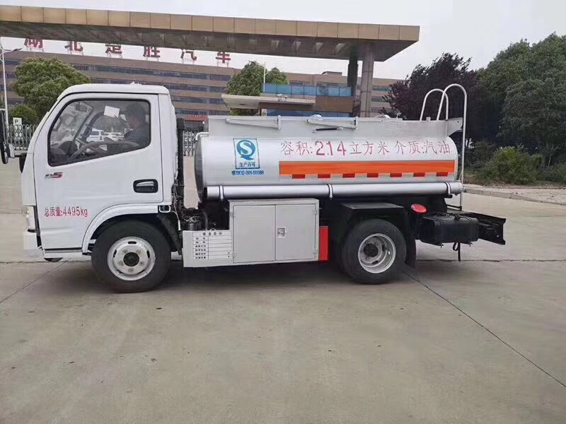 東風(fēng)藍(lán)牌運油車