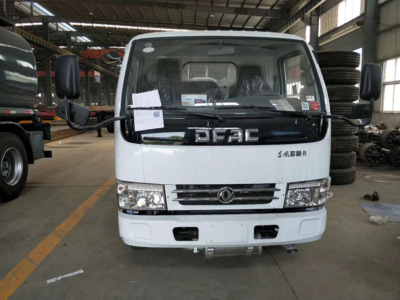 東風(fēng)藍牌運油車