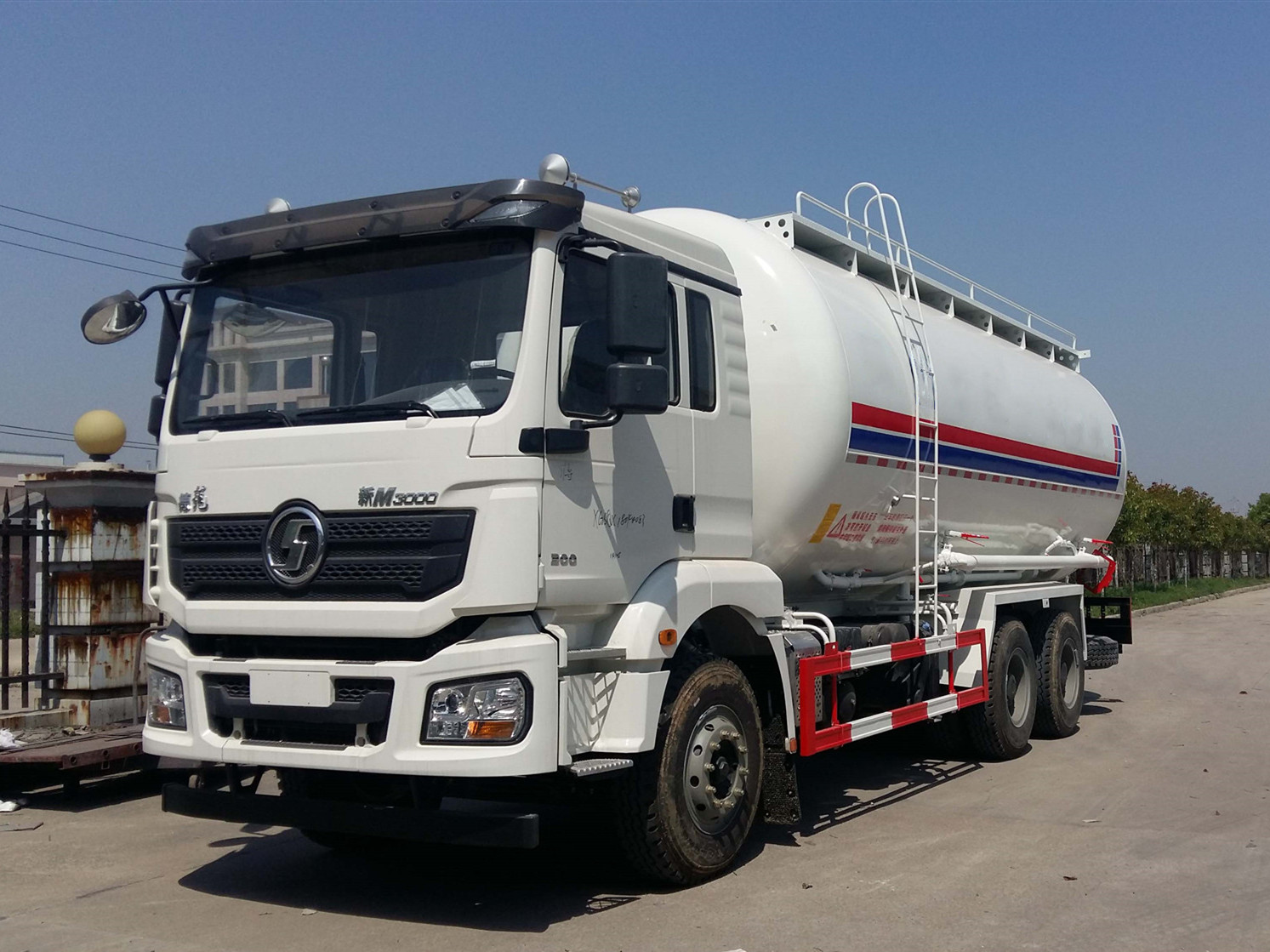 25-30方 陜汽德龍后八輪 散裝水泥車