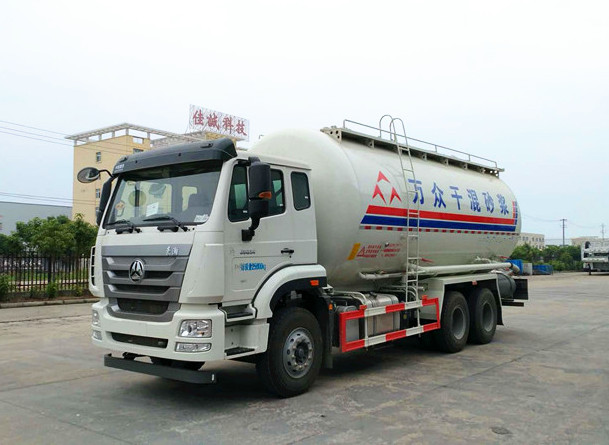 重汽 28立方干混砂漿運(yùn)輸車