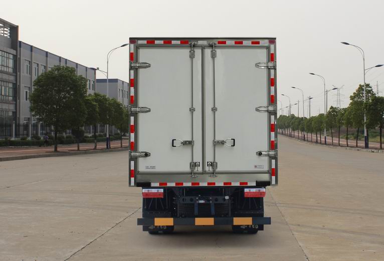 東風多利卡D7黃牌冷藏車