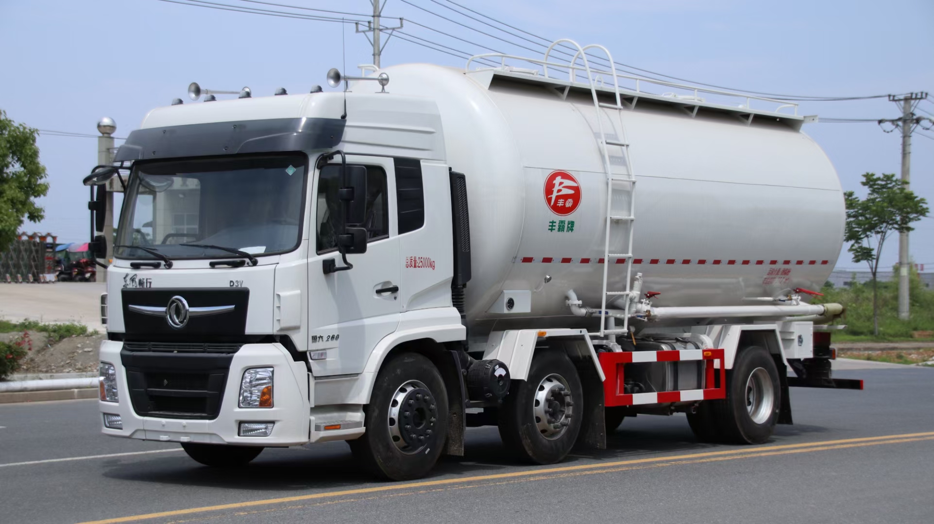 東風(fēng)小三軸干混砂漿車(chē)