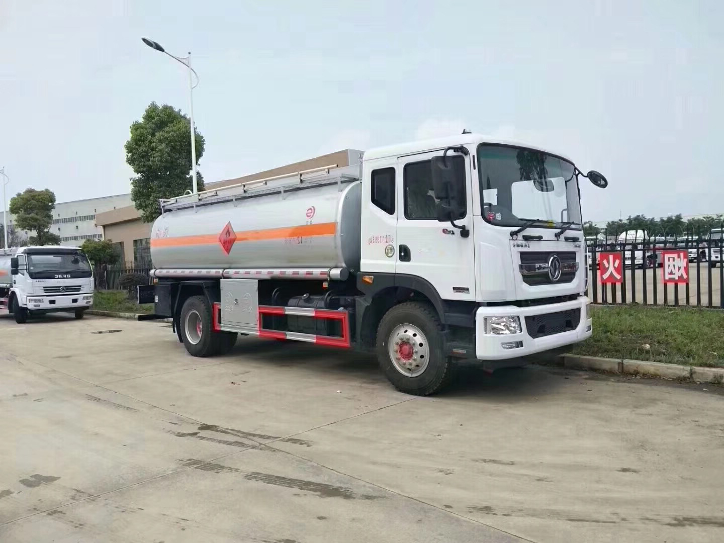油罐車(chē)